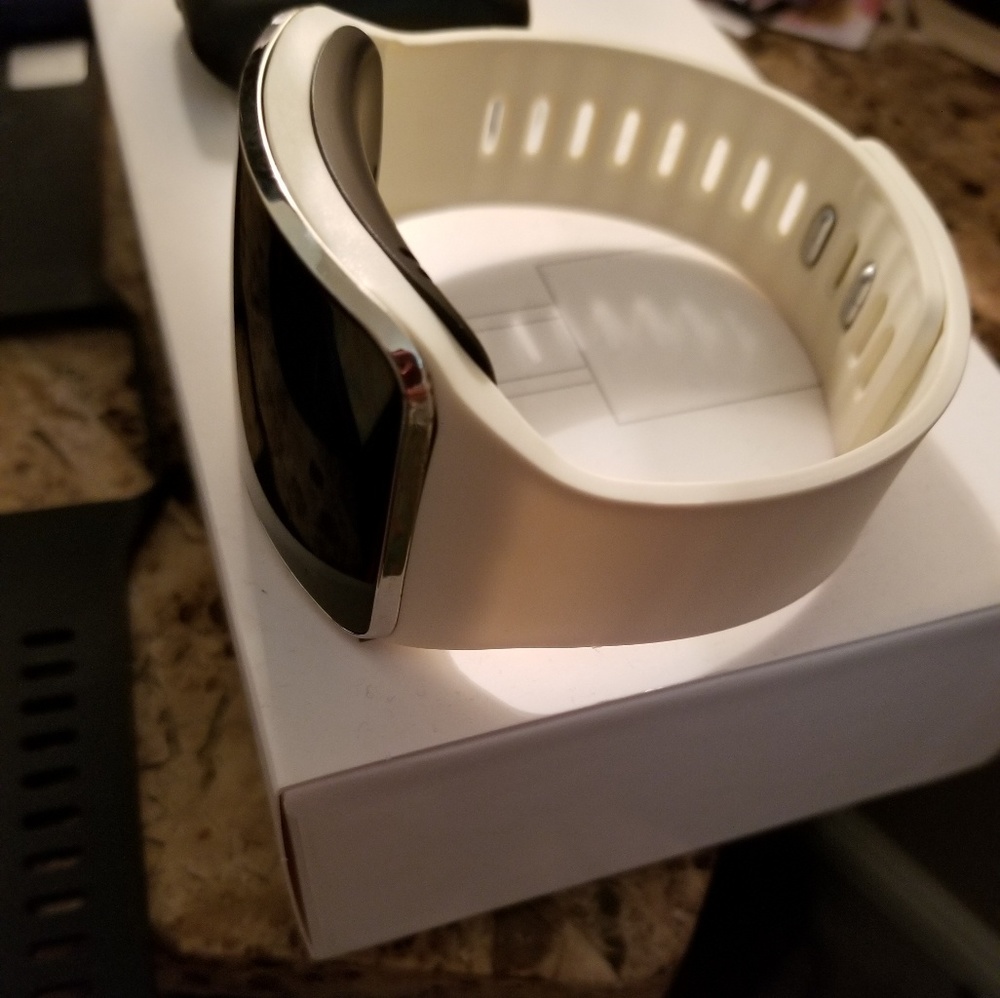 Samsung gear S smart watch (Service: T-mobil)